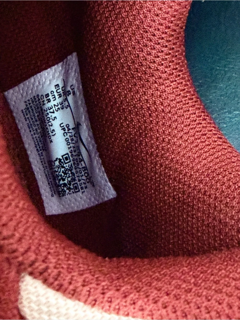 Nike Women's Athletic Shoes - Rust and Cream